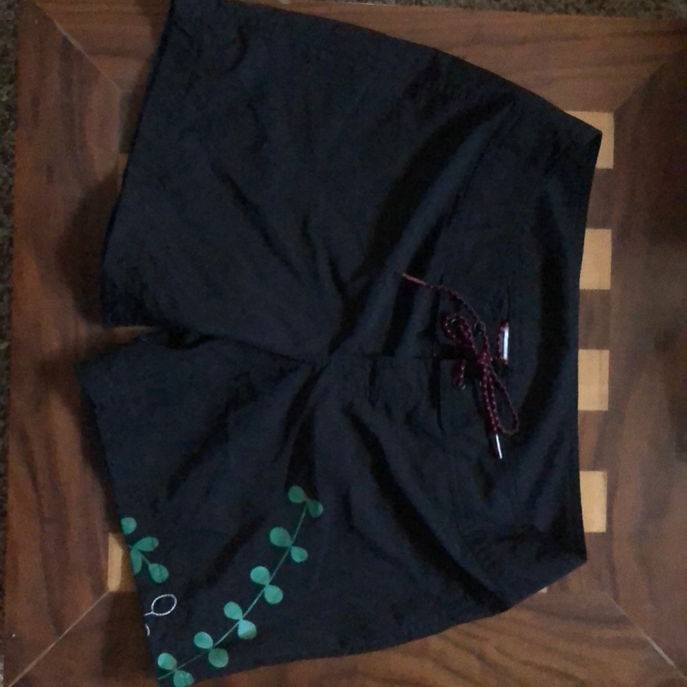 The North Face women’s (size 6) black board shorts